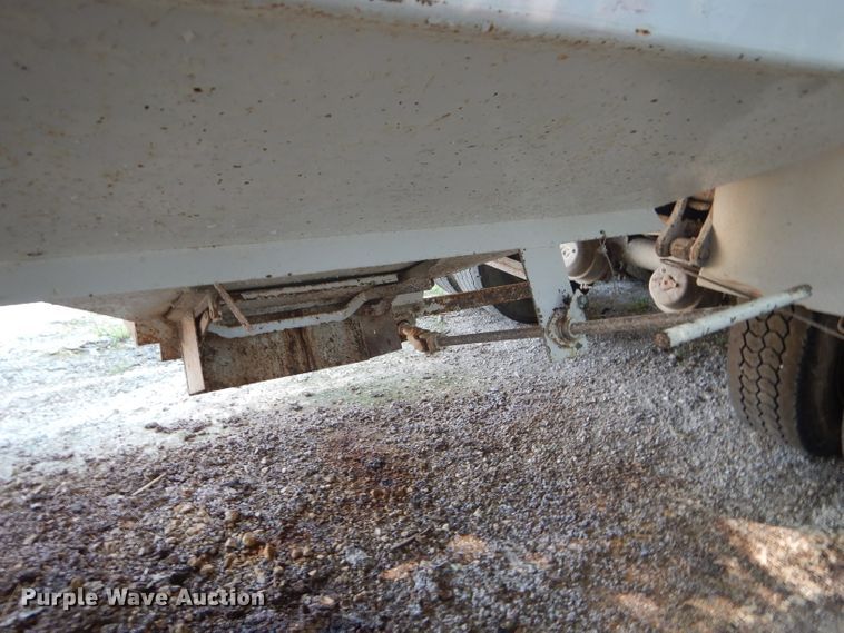 image for item GH9545 1996 White double hopper bottom grain trailer