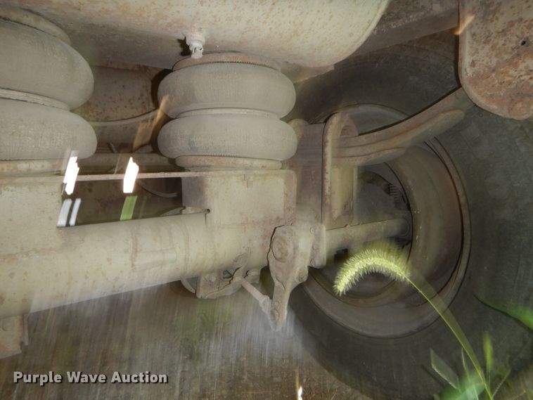 image for item GH9545 1996 White double hopper bottom grain trailer