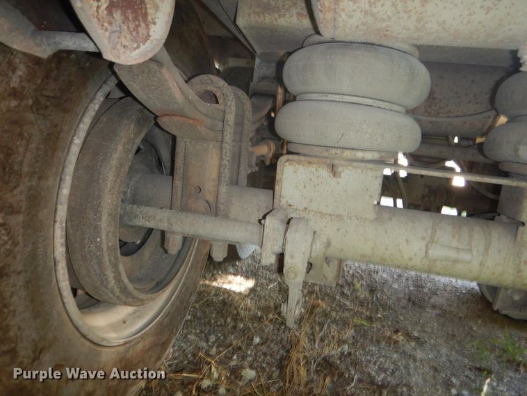 image for item GH9545 1996 White double hopper bottom grain trailer