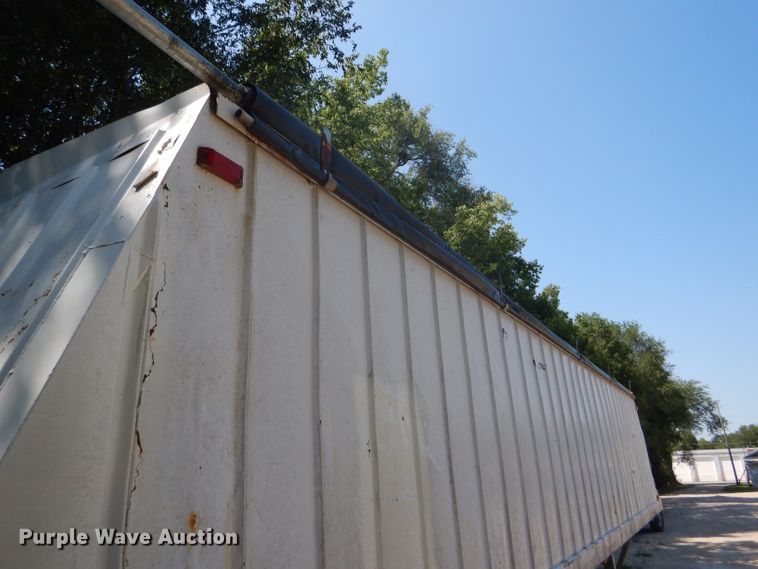 image for item GH9545 1996 White double hopper bottom grain trailer