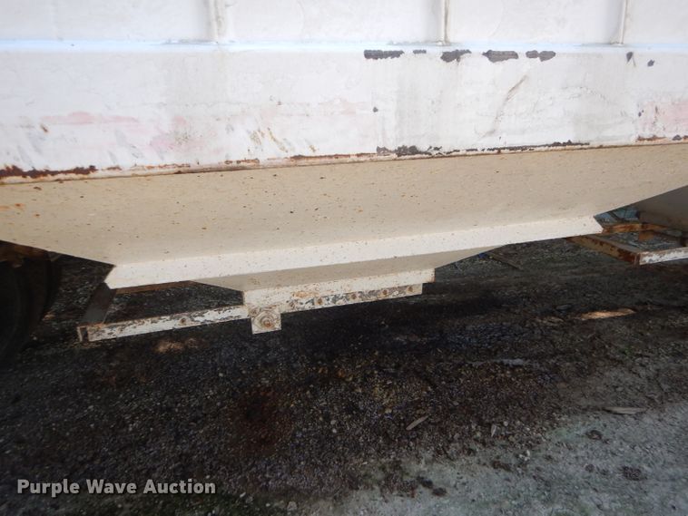image for item GH9545 1996 White double hopper bottom grain trailer