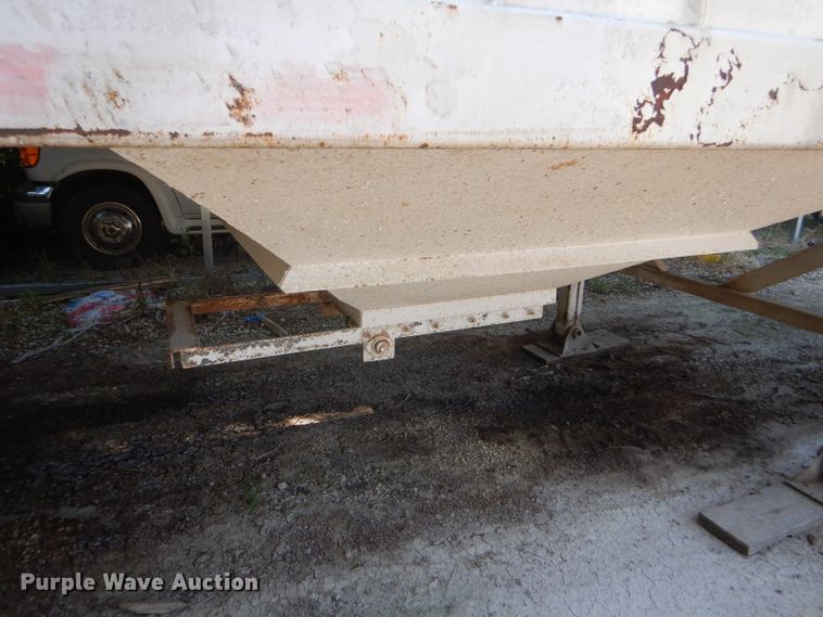image for item GH9545 1996 White double hopper bottom grain trailer