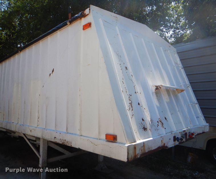image for item GH9545 1996 White double hopper bottom grain trailer
