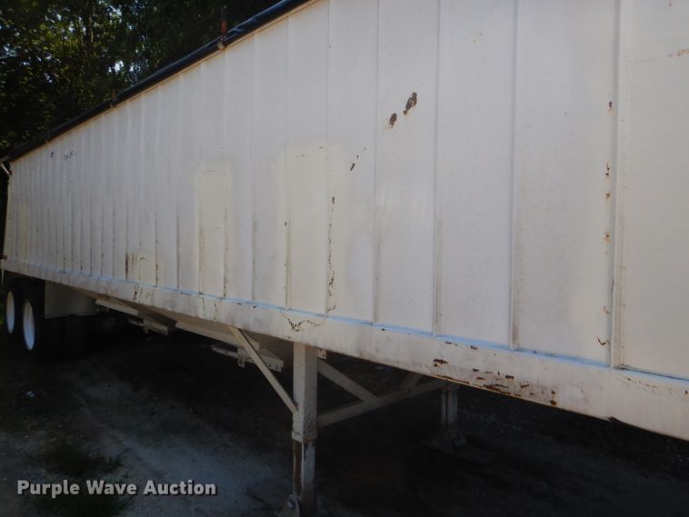 image for item GH9545 1996 White double hopper bottom grain trailer