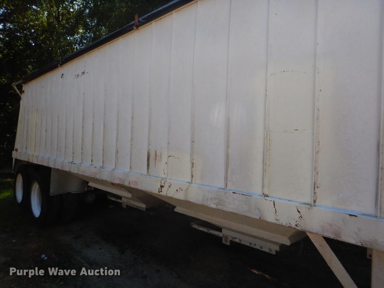 image for item GH9545 1996 White double hopper bottom grain trailer