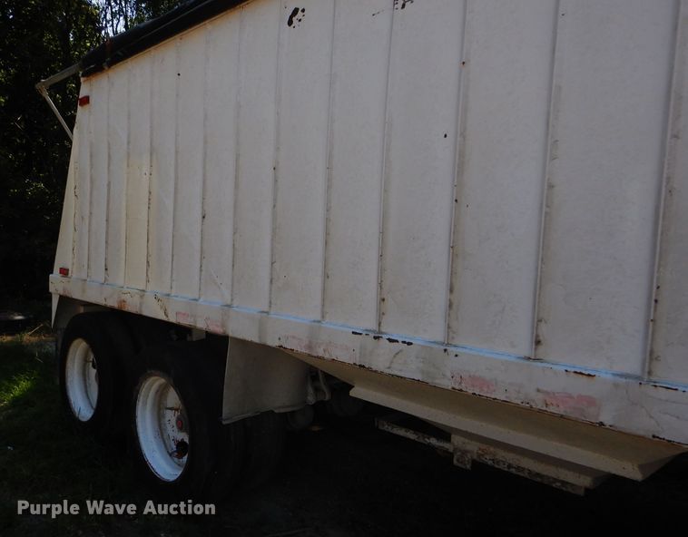 image for item GH9545 1996 White double hopper bottom grain trailer
