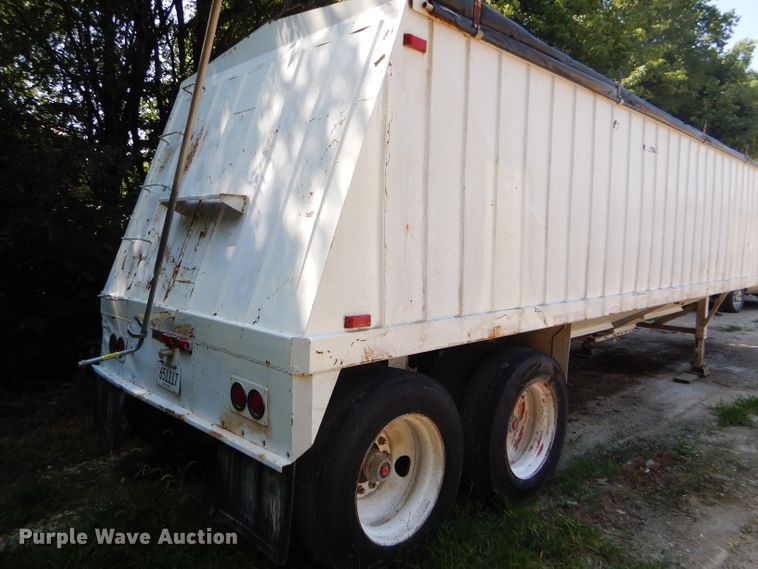 image for item GH9545 1996 White double hopper bottom grain trailer