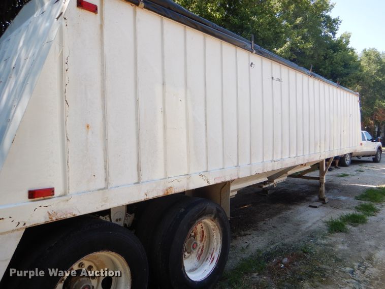 image for item GH9545 1996 White double hopper bottom grain trailer