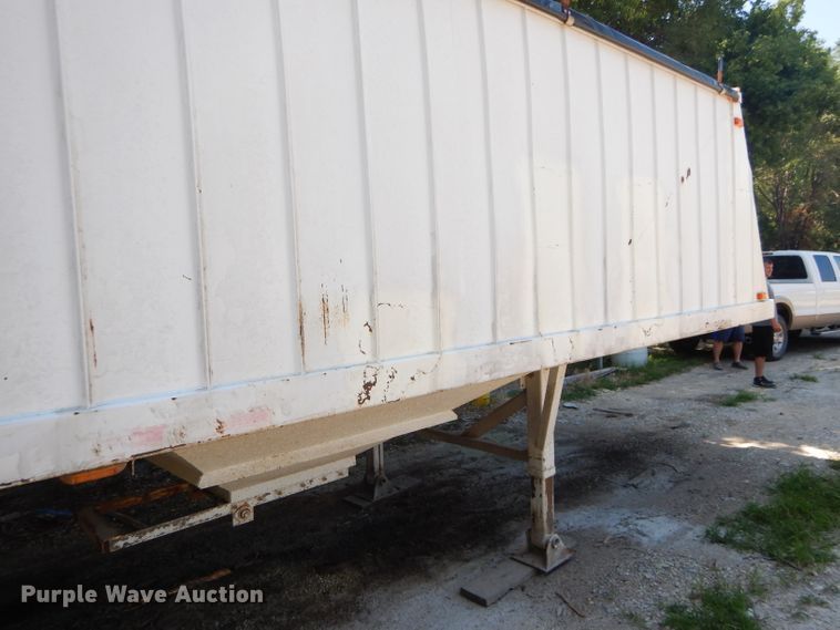 image for item GH9545 1996 White double hopper bottom grain trailer