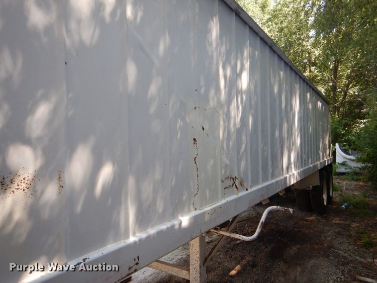 image for item GH9545 1996 White double hopper bottom grain trailer