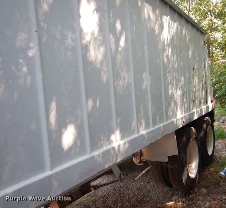 image for item GH9545 1996 White double hopper bottom grain trailer