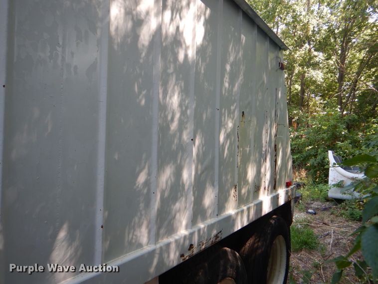 image for item GH9545 1996 White double hopper bottom grain trailer