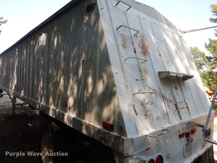 image for item GH9545 1996 White double hopper bottom grain trailer