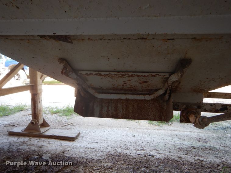 image for item GH9545 1996 White double hopper bottom grain trailer