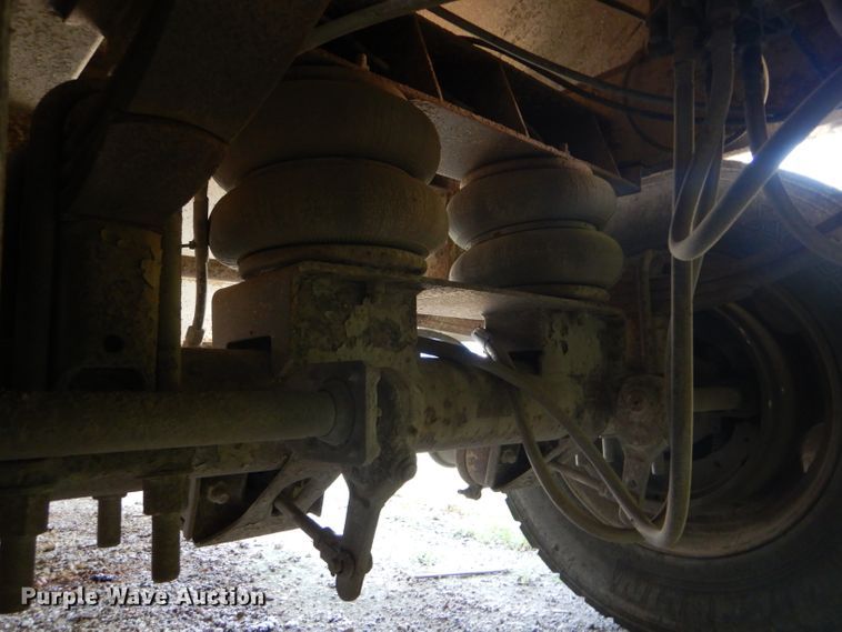 image for item GH9545 1996 White double hopper bottom grain trailer