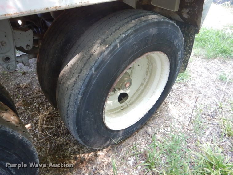 image for item GH9545 1996 White double hopper bottom grain trailer