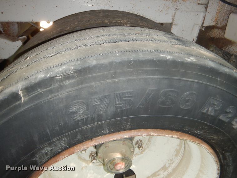 image for item GH9545 1996 White double hopper bottom grain trailer