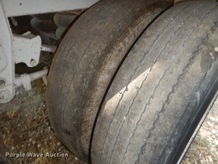 image for item GH9545 1996 White double hopper bottom grain trailer