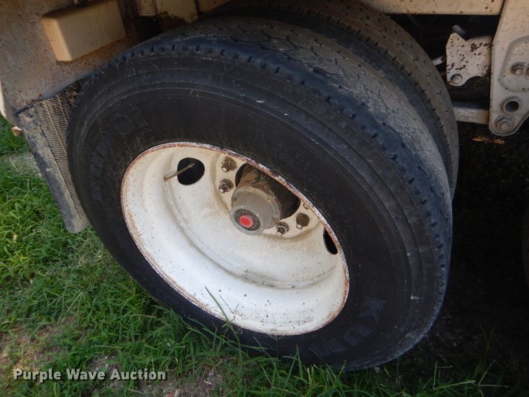 image for item GH9545 1996 White double hopper bottom grain trailer