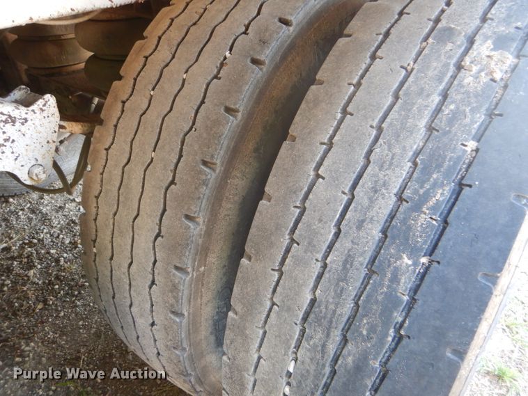 image for item GH9545 1996 White double hopper bottom grain trailer