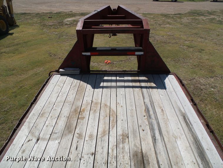 image for item DC5053 2000 Load Trail equipment trailer