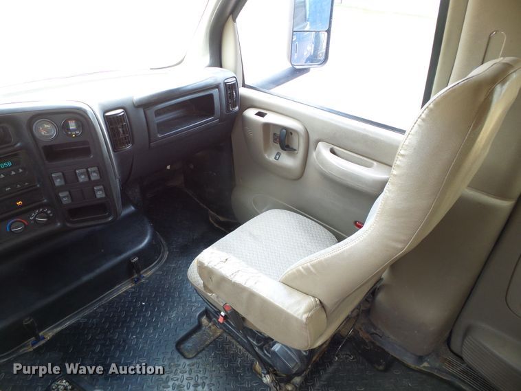 image for item DC5064 2006 GMC C5500 flatbed truck