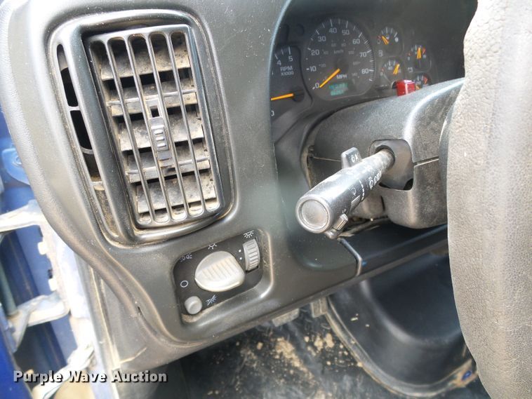 image for item DC5064 2006 GMC C5500 flatbed truck