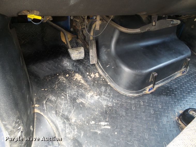 image for item DC5064 2006 GMC C5500 flatbed truck