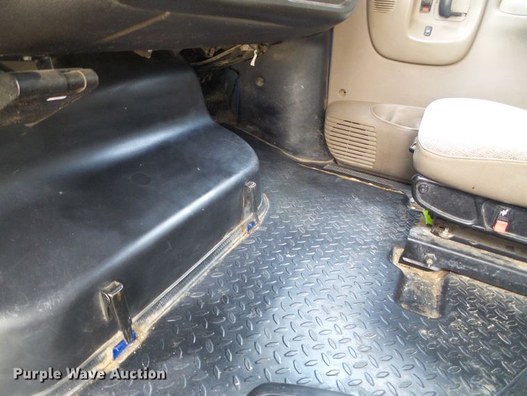 image for item DC5064 2006 GMC C5500 flatbed truck