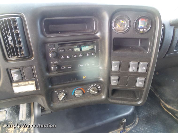 image for item DC5064 2006 GMC C5500 flatbed truck