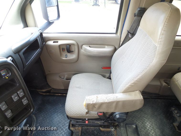 image for item DC5064 2006 GMC C5500 flatbed truck