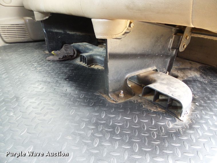 image for item DC5064 2006 GMC C5500 flatbed truck