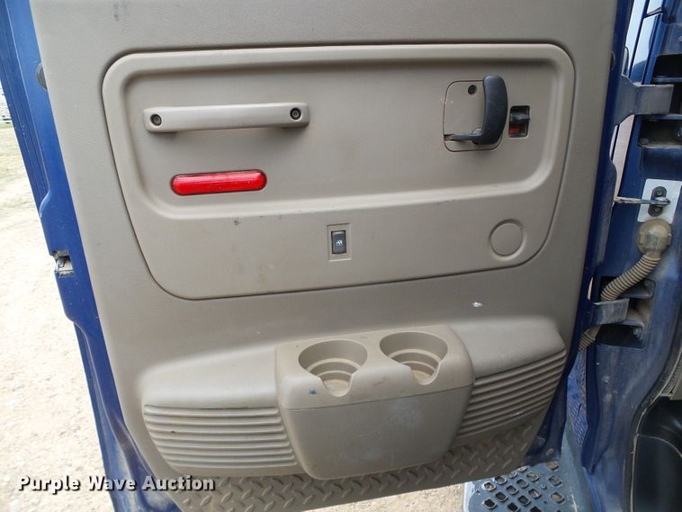 image for item DC5064 2006 GMC C5500 flatbed truck