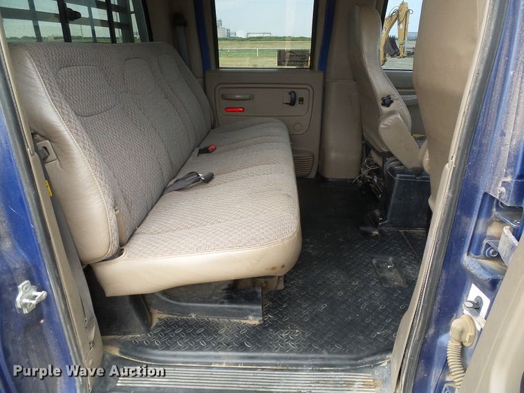 image for item DC5064 2006 GMC C5500 flatbed truck