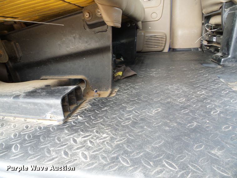 image for item DC5064 2006 GMC C5500 flatbed truck