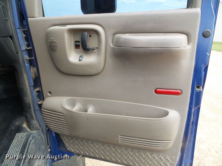 image for item DC5064 2006 GMC C5500 flatbed truck