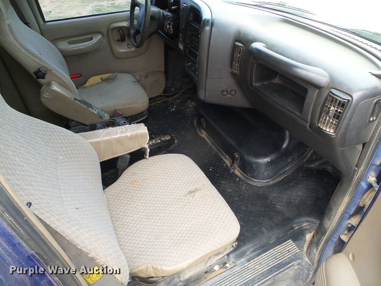 image for item DC5064 2006 GMC C5500 flatbed truck