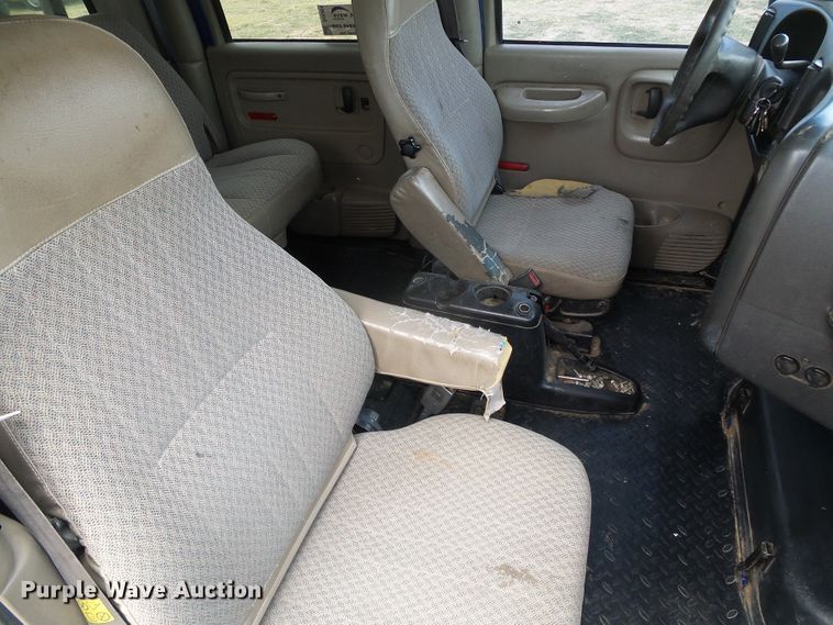 image for item DC5064 2006 GMC C5500 flatbed truck