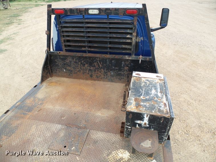 image for item DC5064 2006 GMC C5500 flatbed truck