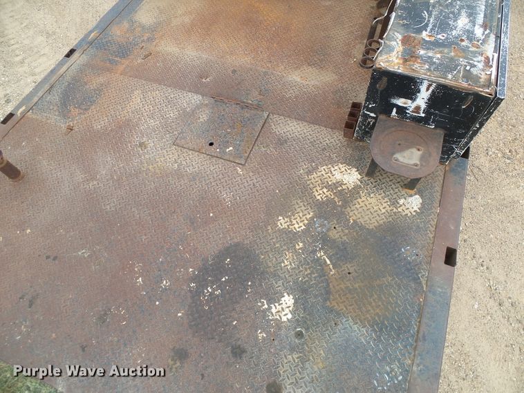 image for item DC5064 2006 GMC C5500 flatbed truck