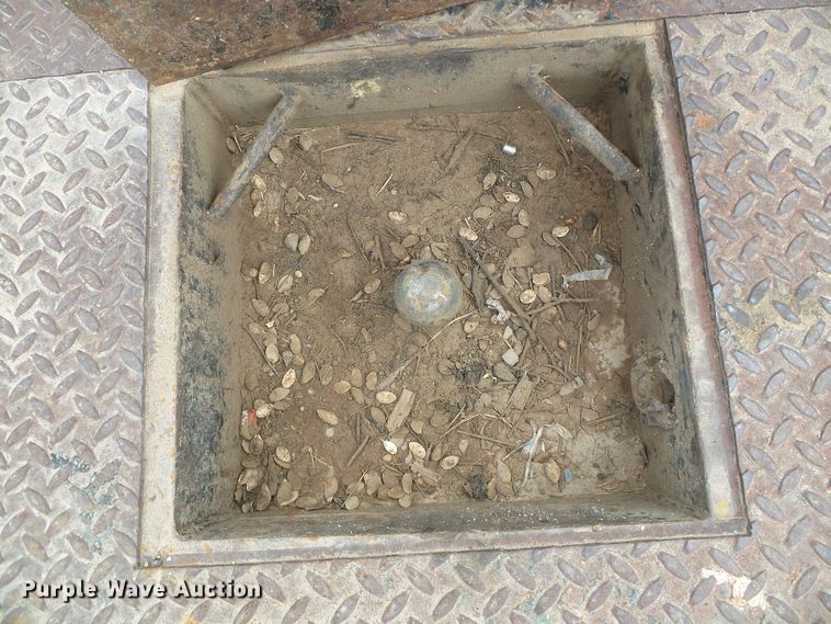 image for item DC5064 2006 GMC C5500 flatbed truck