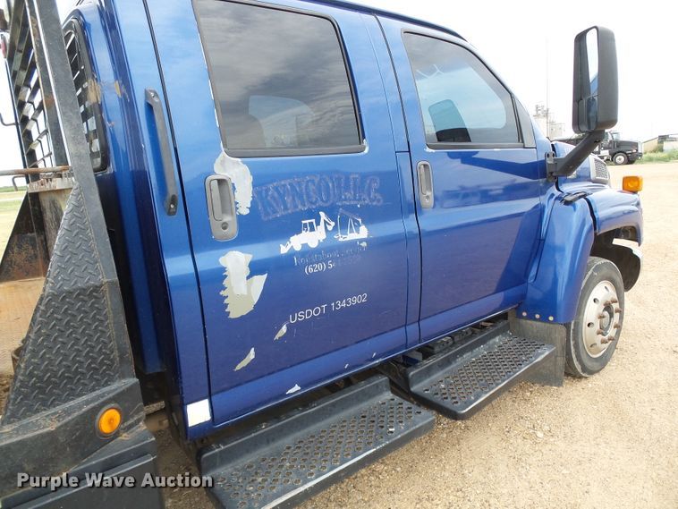 image for item DC5064 2006 GMC C5500 flatbed truck