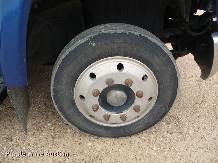 image for item DC5064 2006 GMC C5500 flatbed truck