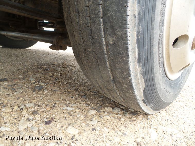 image for item DC5064 2006 GMC C5500 flatbed truck