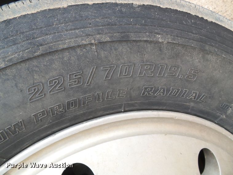 image for item DC5064 2006 GMC C5500 flatbed truck