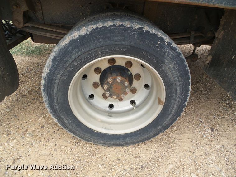 image for item DC5064 2006 GMC C5500 flatbed truck