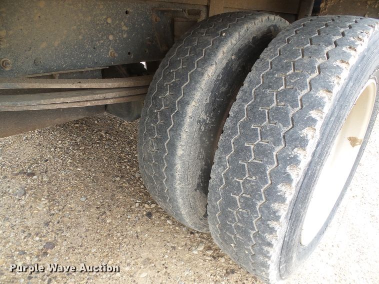 image for item DC5064 2006 GMC C5500 flatbed truck