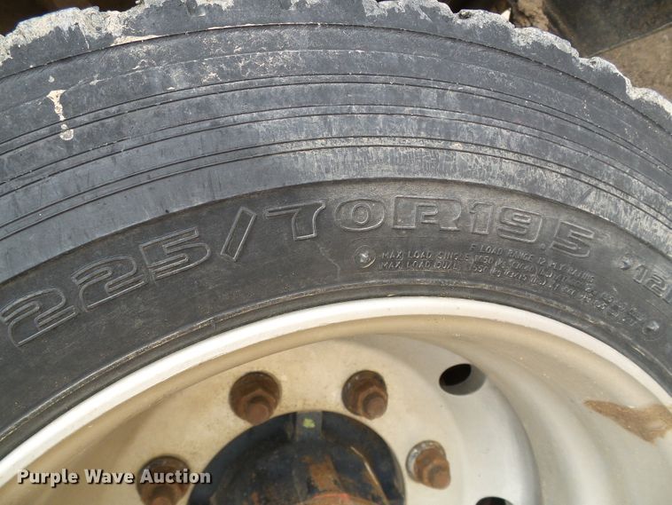 image for item DC5064 2006 GMC C5500 flatbed truck