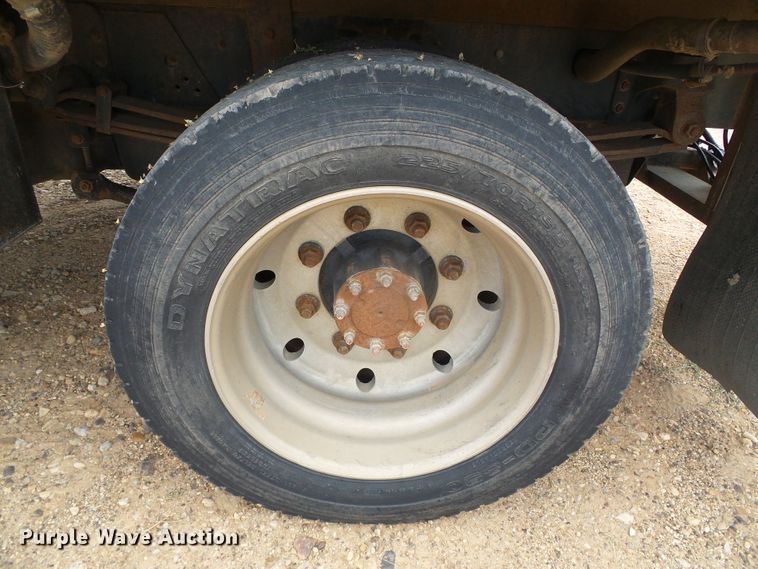 image for item DC5064 2006 GMC C5500 flatbed truck