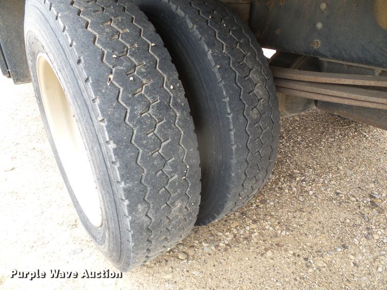 image for item DC5064 2006 GMC C5500 flatbed truck